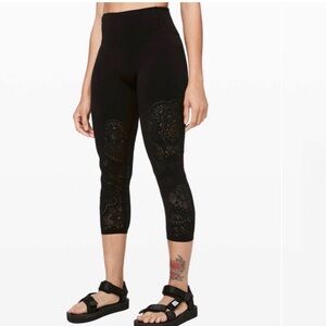 Lululemon Athletica Reveal crop Leggings size 12